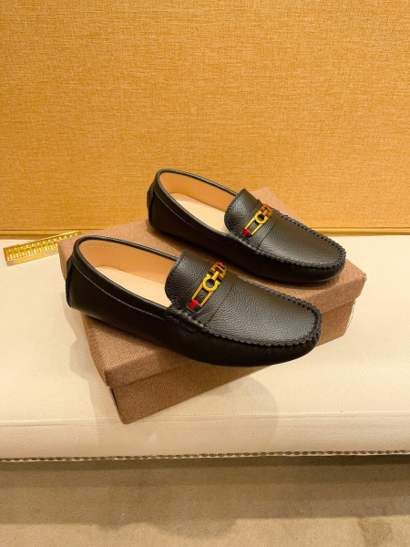 2025年9月22日入荷新品Ferragamoカジュアルシュ...