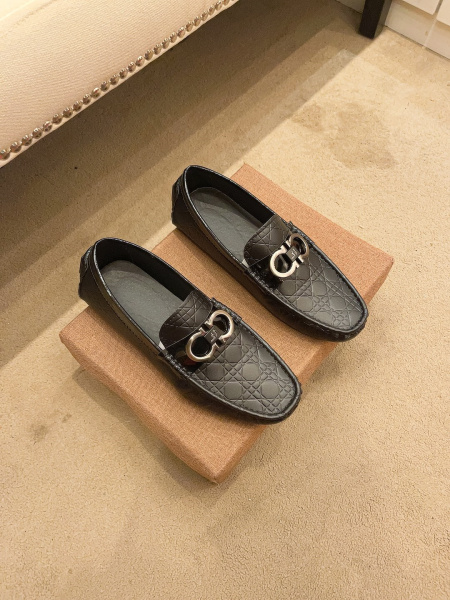 2025年9月22日入荷新品Ferragamoカジュアルシュ...