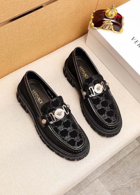 2025年9月23日入荷新品VERSACEカジュアルシューズ...