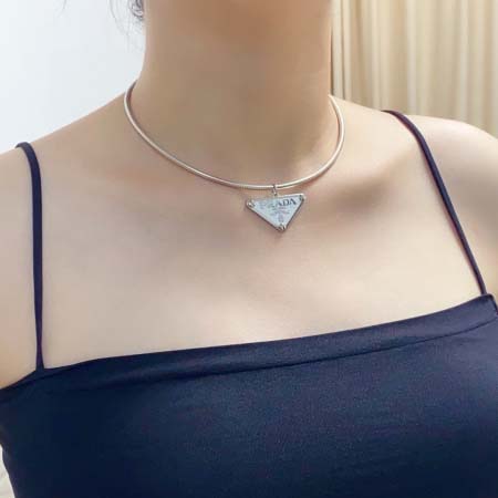 2025年9月25日入荷新品PRADAネックレスギフト/誕生...