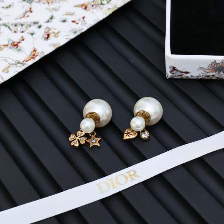2025年9月25日入荷新品Diorピアスギフト/誕生日/記...
