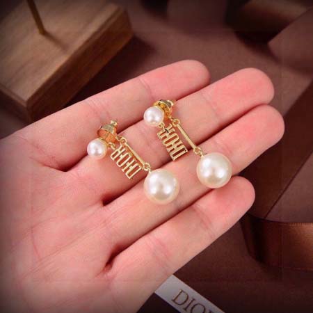 2025年9月26日入荷新品Diorピアスギフト/誕生日/記...