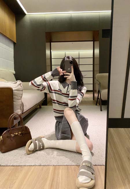 2025年9月26日入荷秋冬新作 miumiuニットのセータ...