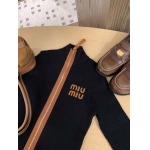 2025年9月26日入荷秋冬新作MIUMIUニットファッション/誕生日プレゼント/贈り物 can工場