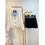 2025年9月26日入荷秋冬新作VALENTINOニットのセーターファッション/誕生日プレゼント/贈り物 can工場