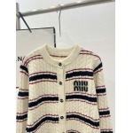2025年9月26日入荷秋冬新作 miumiuニットのセーターファッション/誕生日プレゼント/贈り物 can工場