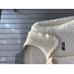 2025年9月26日入荷秋冬新作 miumiuニットのセーターファッション/誕生日プレゼント/贈り物 can工場