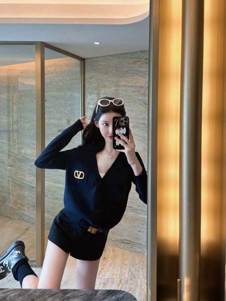 2025年9月27日入荷秋冬新作Valentino ニットカ...