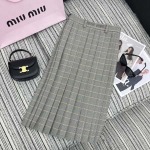 2025年9月27日入荷秋冬新作 miumiuハーフスカートファッション/誕生日プレゼント/贈り物 can工場