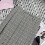 2025年9月27日入荷秋冬新作 miumiuハーフスカートファッション/誕生日プレゼント/贈り物 can工場