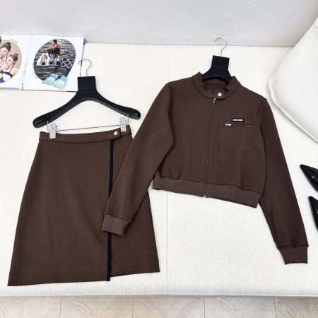 2025年9月29日入荷秋冬新作Miumiuセットレディース...