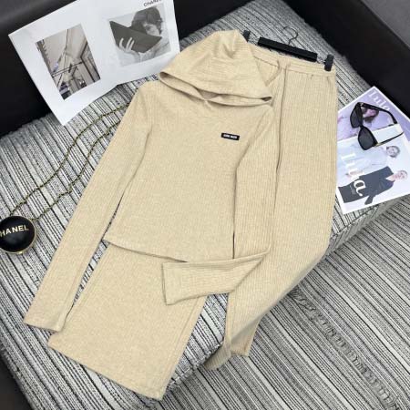 2025年9月29日入荷秋冬新作Miumiuセットレディース...