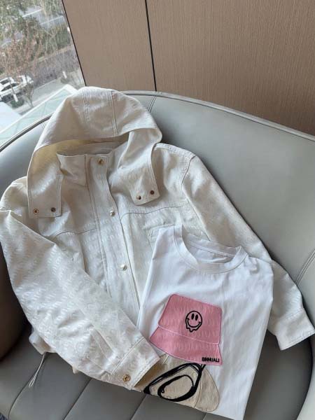 2025年10月13日入荷秋冬新作 miumiuファッション/誕生日プレゼント/贈り物 can工場