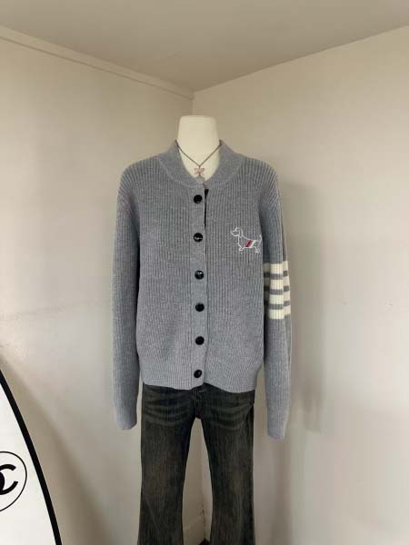 2025年10月14日入荷秋冬新作Thom Browne ニットジャケットファッション/誕生日プレゼント/贈り物 can工場