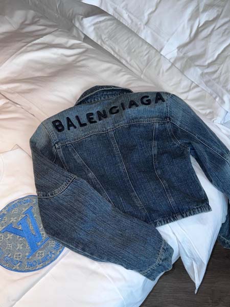 2025年10月1日入荷秋冬新作Balenciagaファッシ...