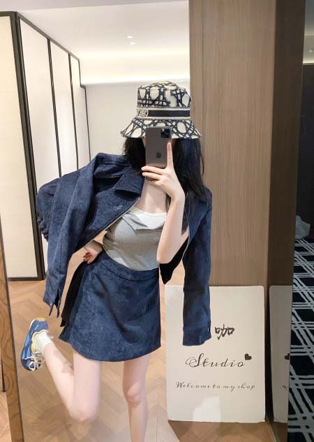 2025年10月1日入荷秋冬新作VALENTINOファッショ...