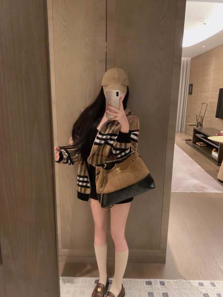 2025年10月13日入荷秋冬新作Burberryニットファ...