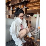 2025年10月13日入荷秋冬新作 miumiuファッション/誕生日プレゼント/贈り物 can工場