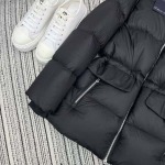 2025年10月14日入荷秋冬新作Pradaダウンジャケットファッション/誕生日プレゼント/贈り物 can工場