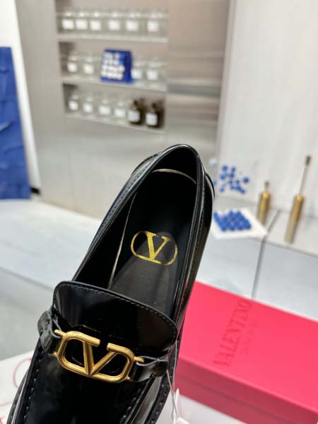 2025年10月22日入荷新作VALENTINO女性用35-...