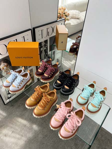 2025年10月22日入荷新作Louis Vuitton女性...