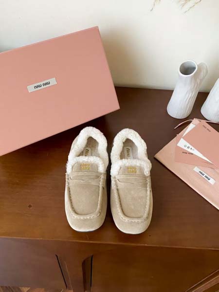 2025年10月22日入荷新作Miumiu女性用35-42靴...