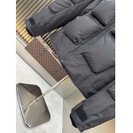 2025年10月22日秋冬入荷新作Balenciaga ダウンジャケット高品質 人気商品/DD工場