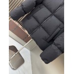 2025年10月22日秋冬入荷新作Miumiuダウンジャケット高品質 人気商品/DD工場