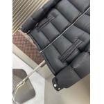 2025年10月23日秋冬入荷新作Pradaダウンジャケット高品質 人気商品/DD工場