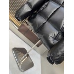 2025年10月23日秋冬入荷新作Pradaダウンジャケット高品質 人気商品/DD工場