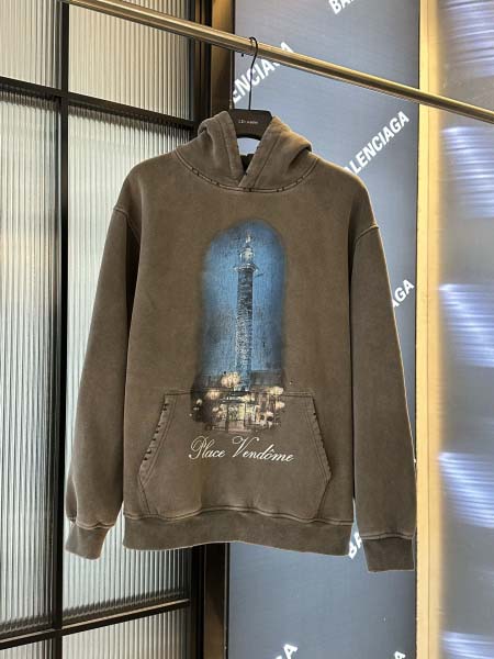 2025年10月30日秋冬新作BALENCIAGAスウェット...