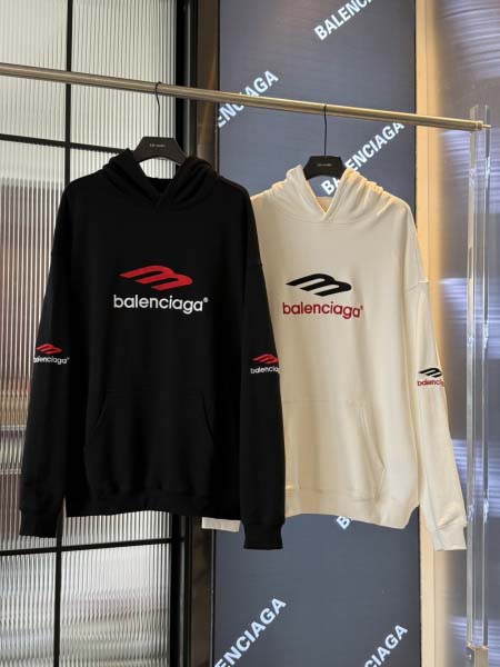 2025年10月30日秋冬新作BALENCIAGAスウェット...