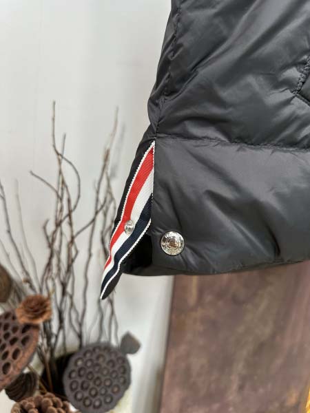 2025年11月14日秋冬新作Thom browneダウンベスト高品質人気商品/QIU工場