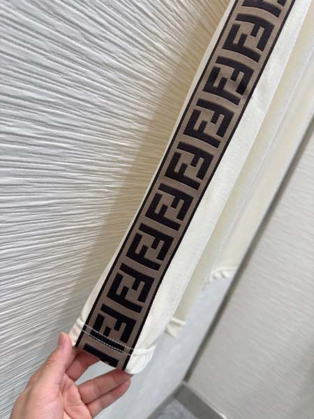 2025年11月18日入荷秋冬新作Fendi 上下ファッション/誕生日プレゼント/贈り物 can工場