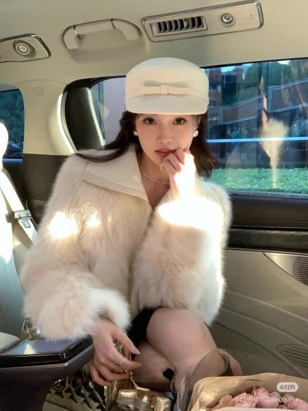 2025年11月18日入荷秋冬新作キツネの毛を模したパッチワークニット ファッション/誕生日プレゼント/贈り物 can工場