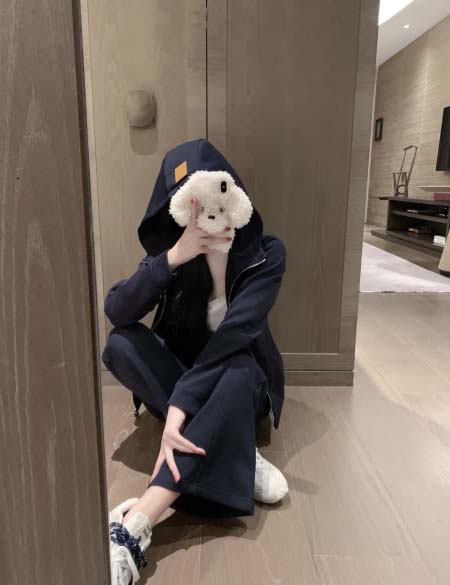 2025年11月22日入荷秋冬新作Loeweダウンジャケットファッション/誕生日プレゼント/贈り物 can工場