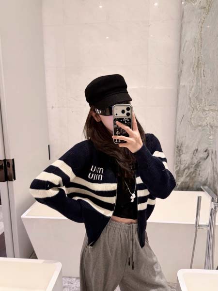 2025年11月23日入荷秋冬新作 miumiuファッション/誕生日プレゼント/贈り物 can工場