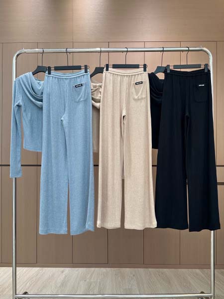 2025年11月24日入荷秋冬新作miumiu セット ファッション/誕生日プレゼント/贈り物 can工場