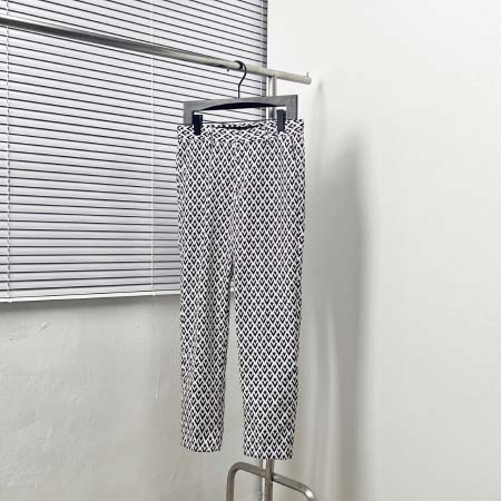 2025年11月8日秋冬新作VALENTINOズボン高品質人...