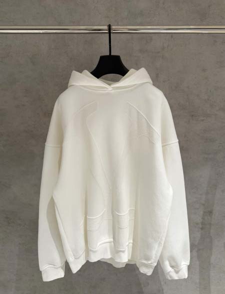 2025年11月11日秋冬新作VALENTINOスウェット超...