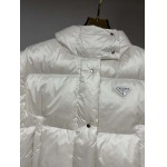 2025年11月17日秋冬新作Pradaダウンジャケット高品質人気商品女性用/QIU工場