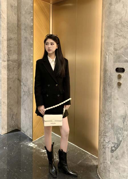 2025年11月18日入荷秋冬新作VALENTINOジャケッ...