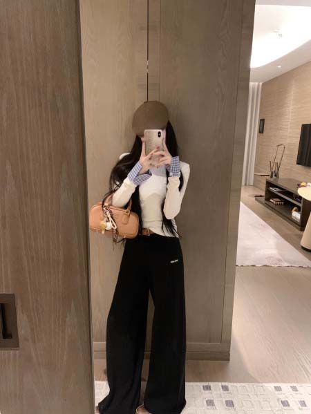 2025年11月24日入荷秋冬新作miumiu ズボン  フ...