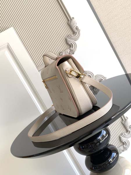 2025年12月8日入荷ヴィトン バッグM14977高品質新作/誕生日プレゼント