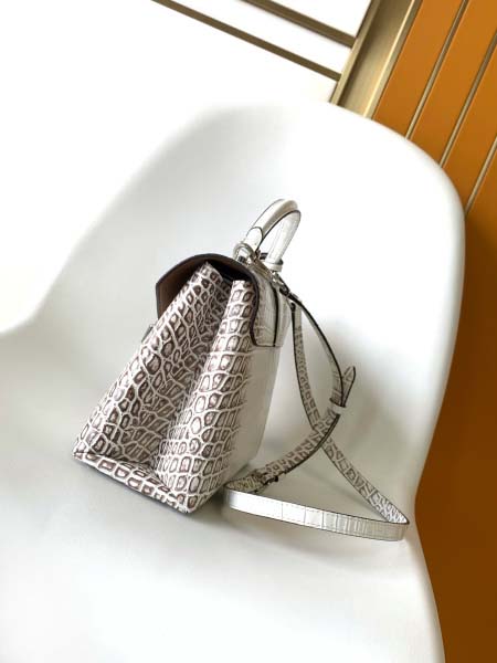 2025年12月9日入荷Louis Vuitton バッグN82033 N98925 N98928 N80432 N99017 N84714 N86012 Rose des Vents LV 27x11x19 高品質新作/誕生日プレゼント/