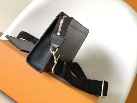 2025年12月9日入荷Louis Vuitton バッグM81124Alpha Wearable Monogram Eclipse 18.5 x 11 x 6.5cm  高品質新作/誕生日プレゼント/ZC工場