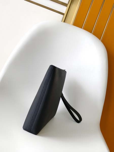 2025年12月9日入荷Louis Vuitton バッグM25955 iPad LV Aerogram LV 30.0 x 22.0 x 5.0 高品質新作/誕生日プレゼント/ZC工場