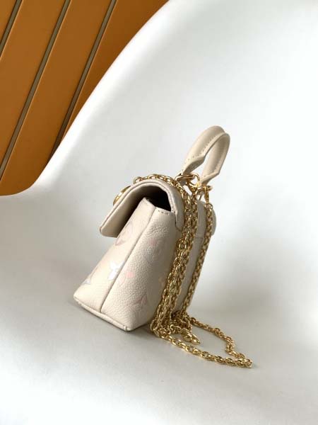 2025年12月9日入荷Louis Vuitton バッグM25596 Monogram Empreinte S-lock LV Circle 12.5 x 6 x 21 高品質新作/誕生日プレゼント/ZC工場