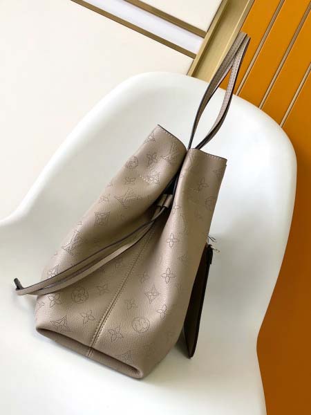 2025年12月9日入荷Louis Vuitton バッグM13179 M13180 MahinaBoundless——House 16.9 x 13.2 x 6.7 高品質新作/誕生日プレゼント/ZC工場