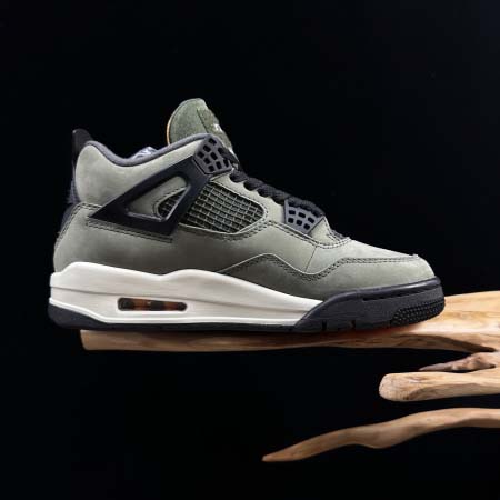 2025年12月25日入荷新品 UNDEFEATED x Jordan Air Jordan 4人気 スニーカー男女兼用/誕生日プレゼント/XH工場